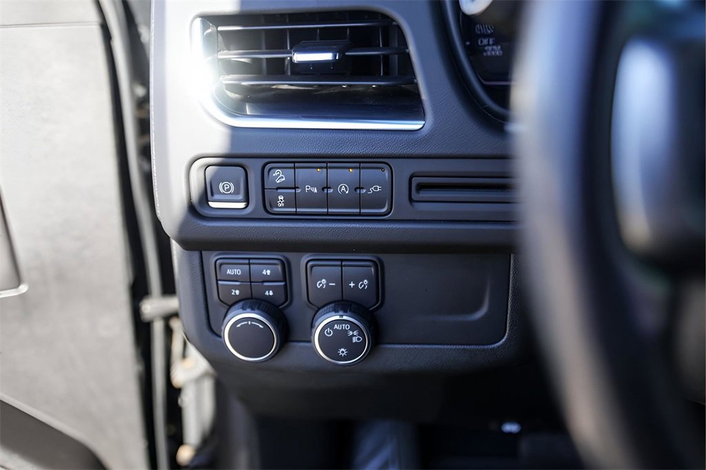 Used 2021 Chevrolet Suburban Z71 image 15