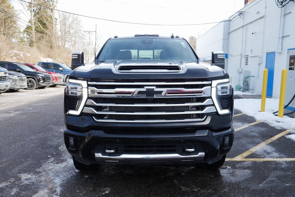 Used 2024 Chevrolet Silverado 2500 High Country w/ High Country Premium Package image 3