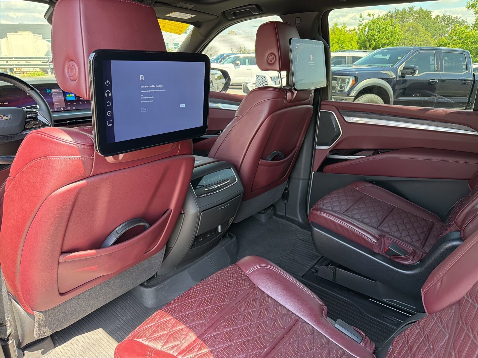 Used 2025 Cadillac Escalade ESV Sport w/ Touring Package AWD/4WD image 3