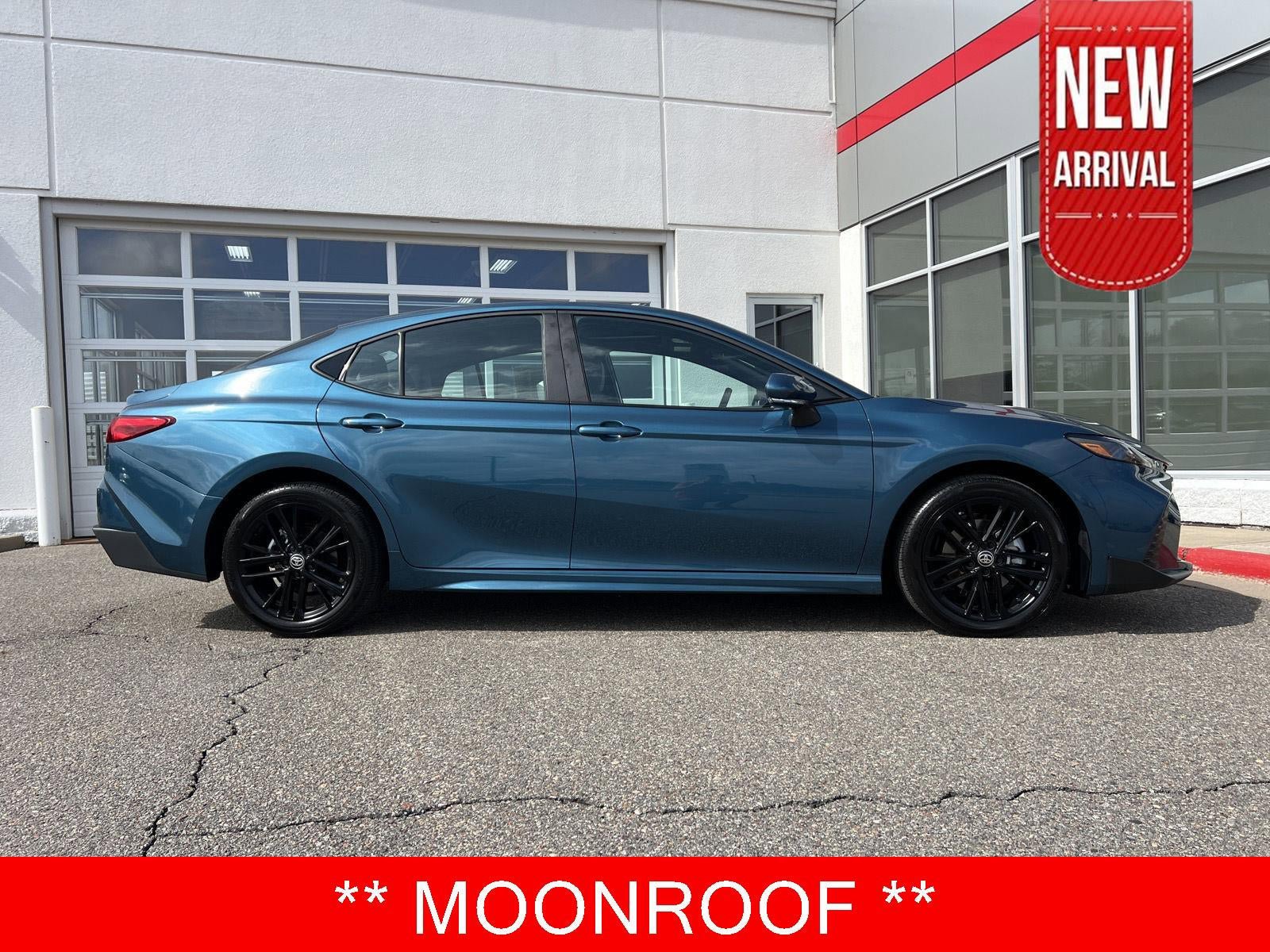 Used 2025 Toyota Camry SE w/ Multimedia Upgrade Package