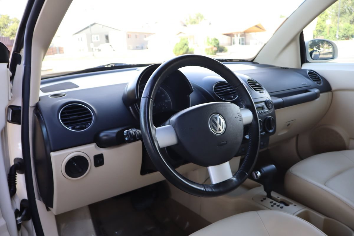 Used 2008 Volkswagen Beetle SE FWD image 28