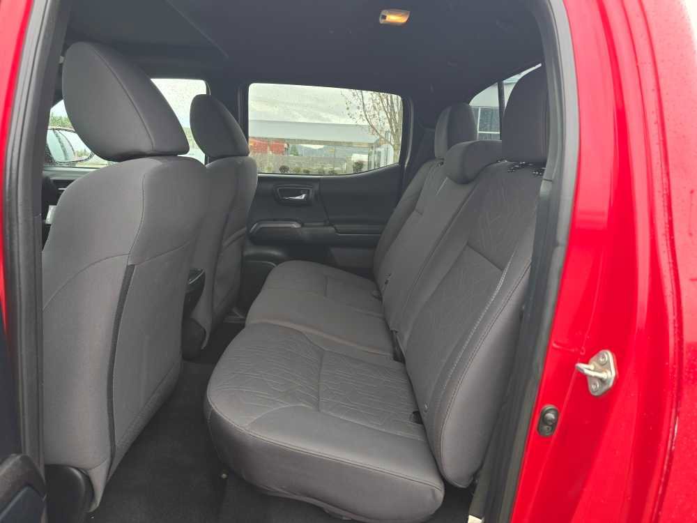 Used 2016 Toyota Tacoma TRD Off-Road w/ Premium & Technology Package image 16