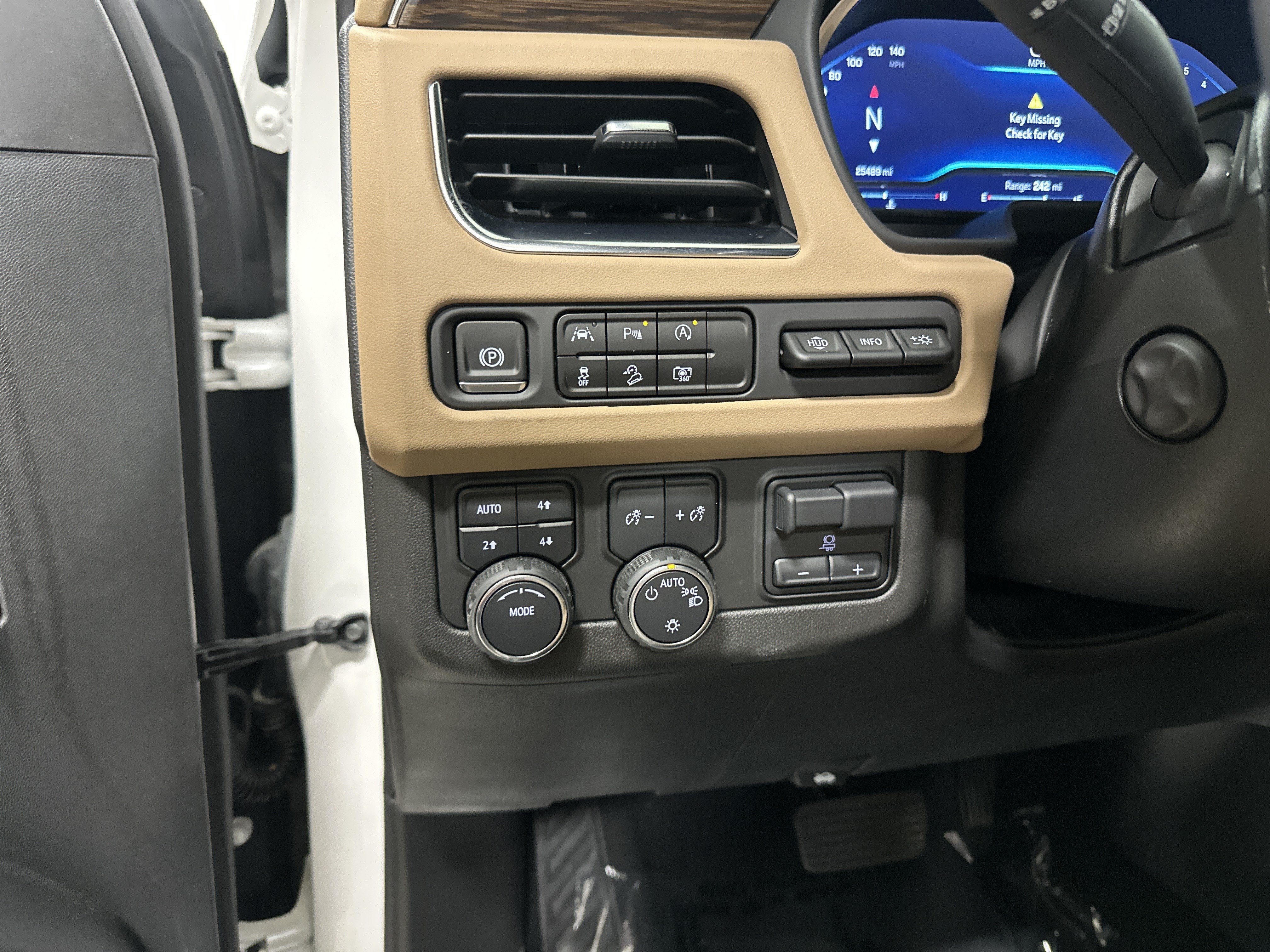 Used 2024 Chevrolet Tahoe Premier w/ Premium Package AWD/4WD image 38