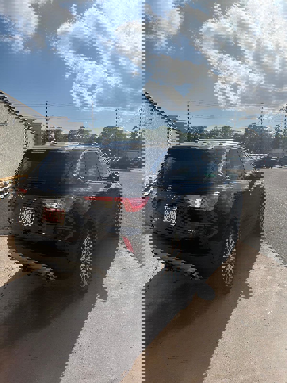 Used 2022 Ford Escape Titanium w/ Class II Trailer Tow Package image 5