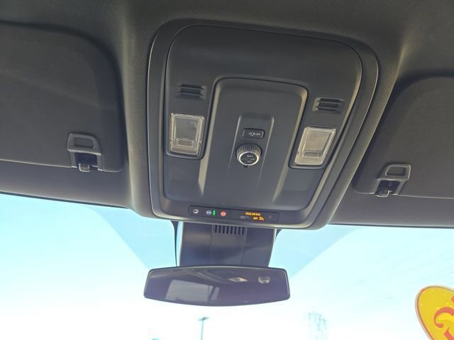 Used 2025 Chevrolet Suburban LT image 27