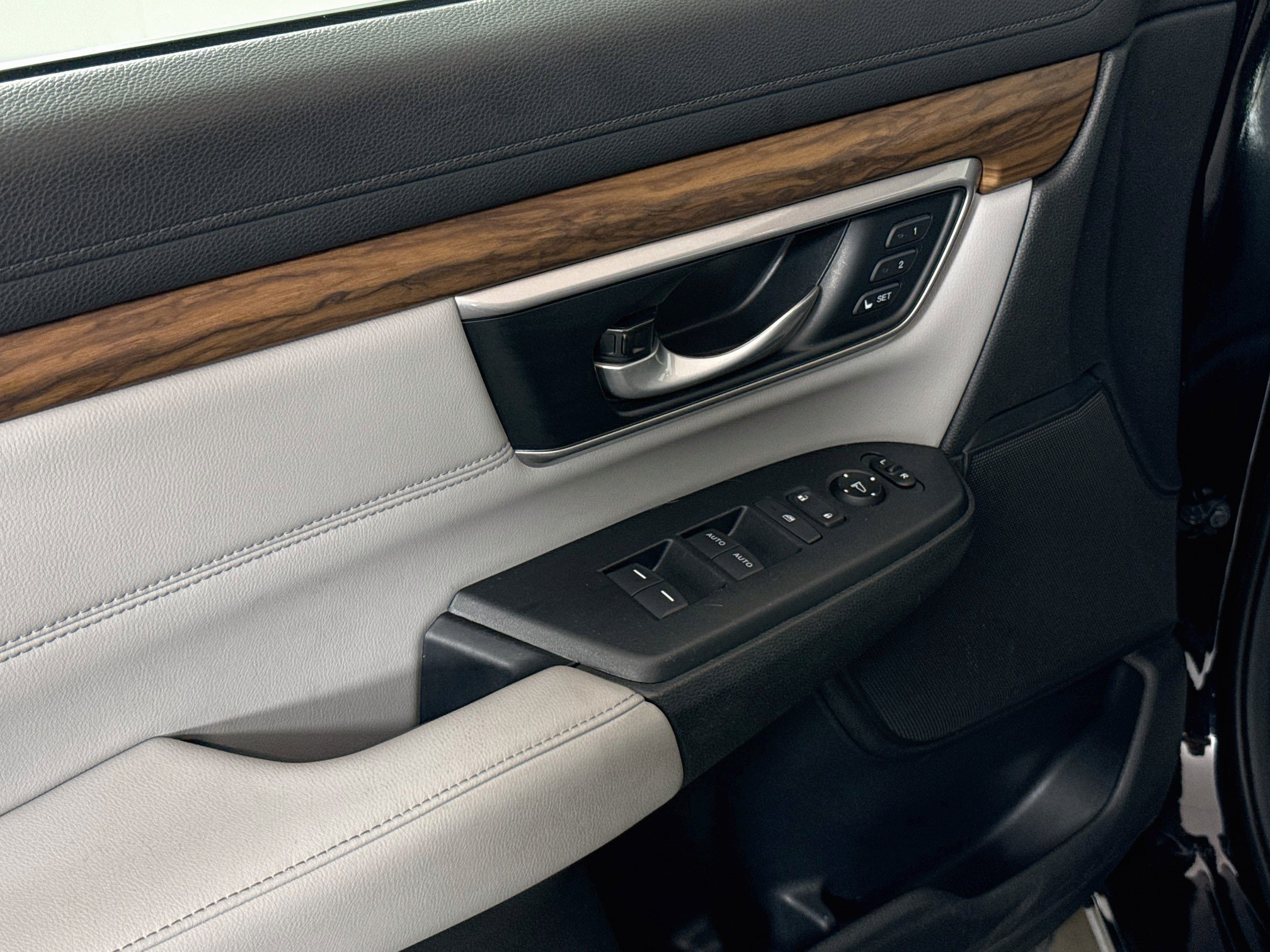 Used 2020 Honda CR-V Touring image 20
