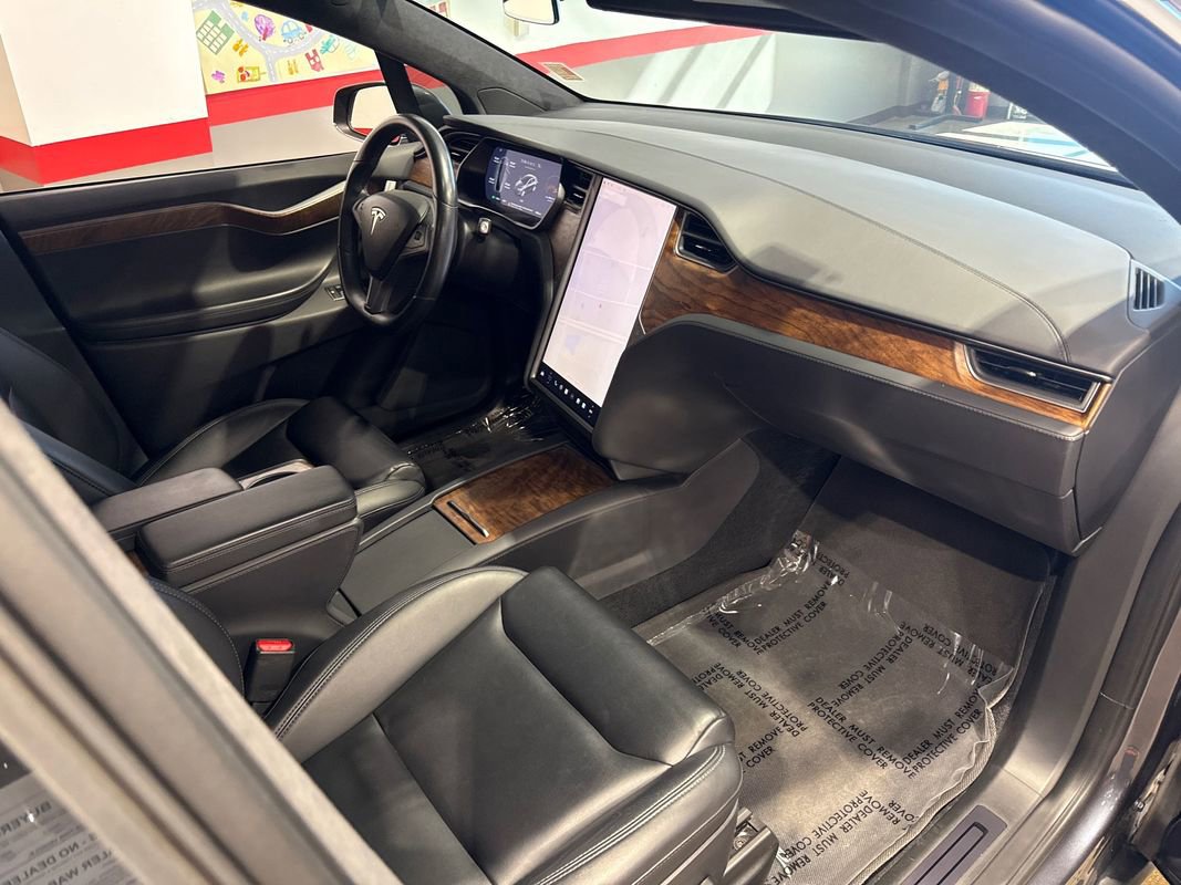 Used 2020 Tesla Model X image 65