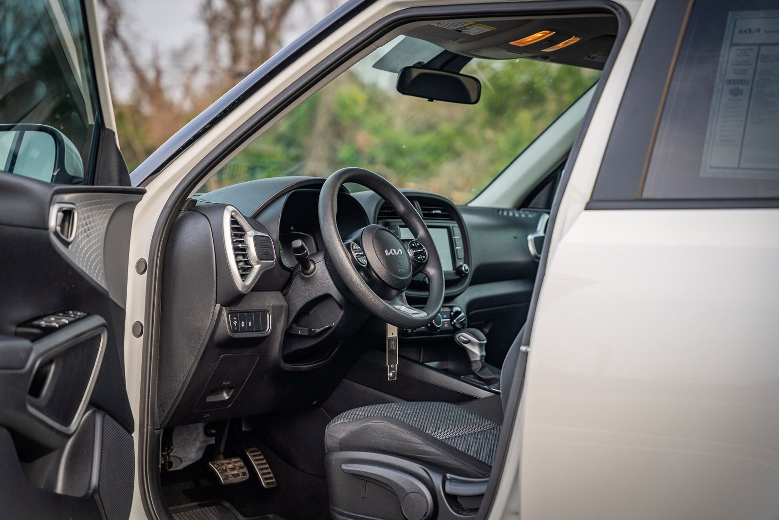 Used 2023 Kia Soul LX w/ LX Technology Package image 19