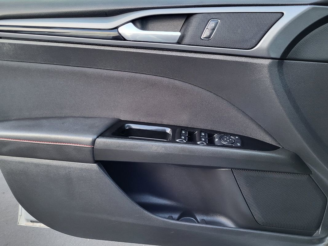 Used 2016 Ford Fusion SE image 10