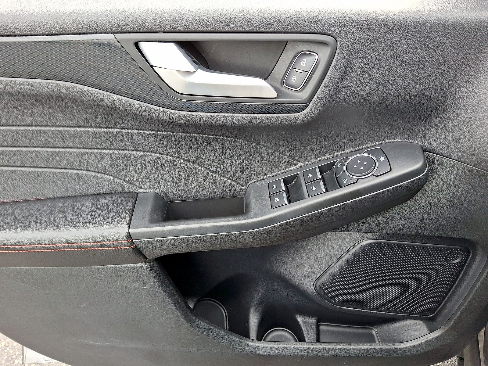 Used 2025 Ford Escape ST-Line FWD image 10