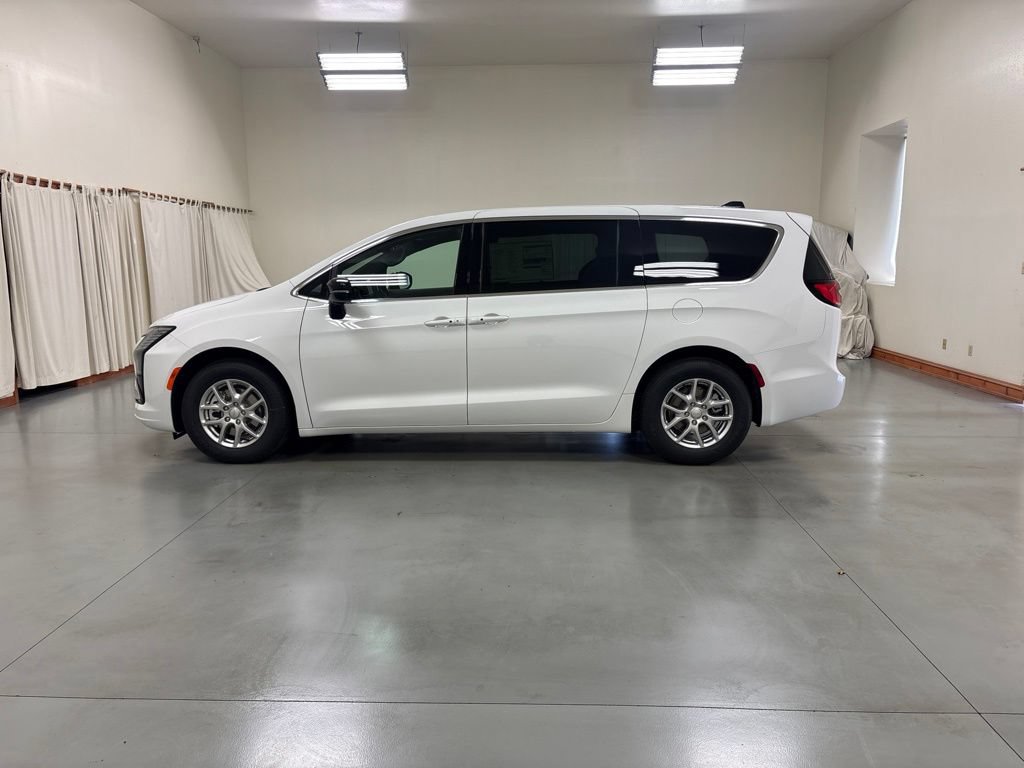 New 2027 Chrysler Pacifica Select w/ Family Tech Group FWD image 5