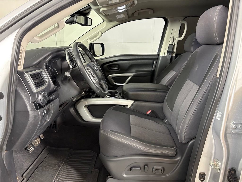Used 2021 Nissan Titan SV w/ SV Convenience Package AWD/4WD image 20