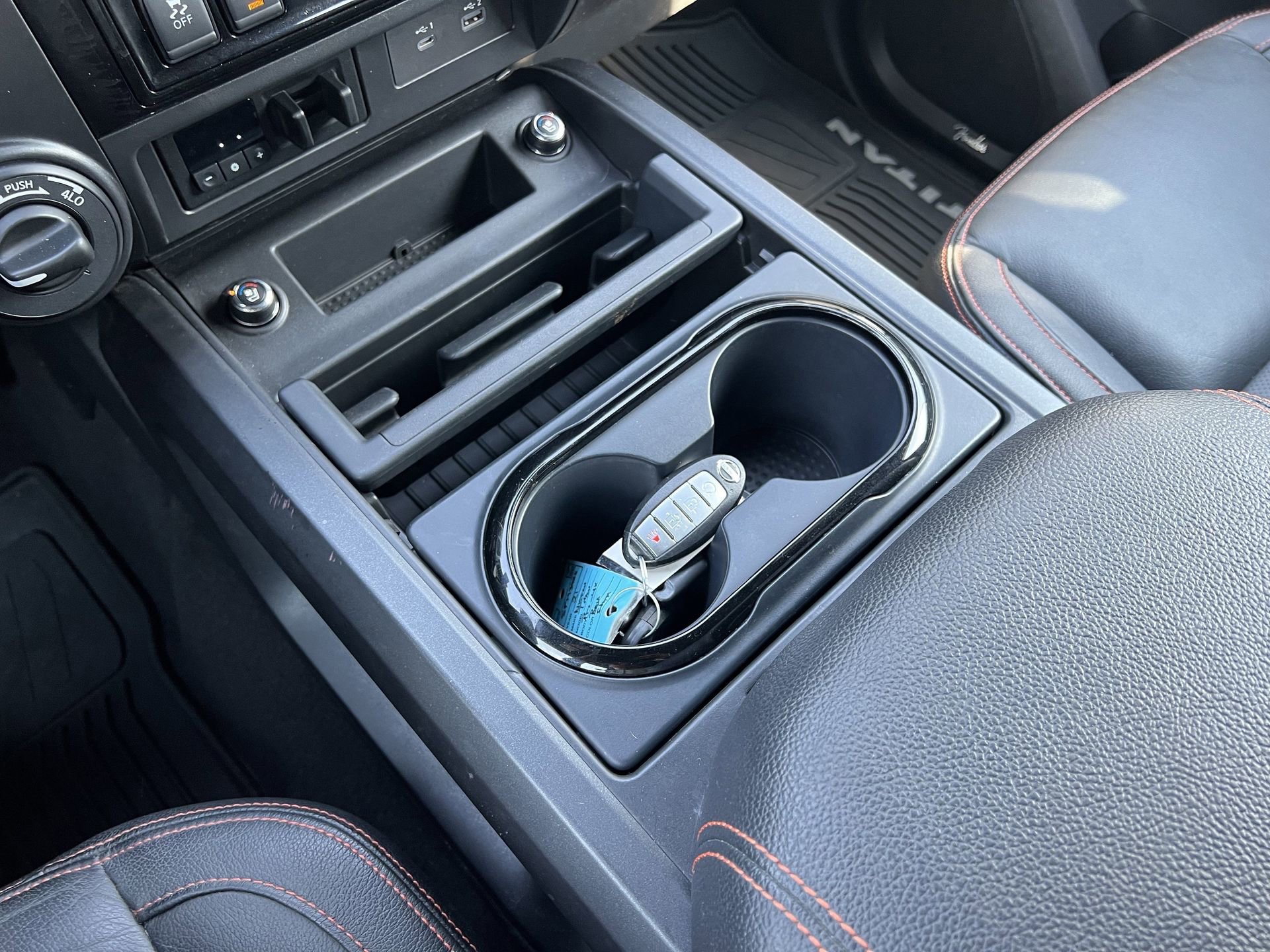 Used 2021 Nissan Titan PRO-4X w/ Pro-4x Convenience Package AWD/4WD image 9