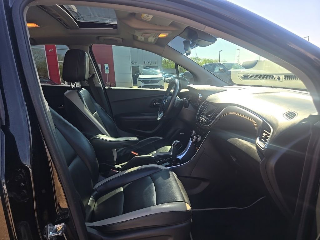 Used 2018 Chevrolet Trax Premier w/ Midnight Edition FWD image 21