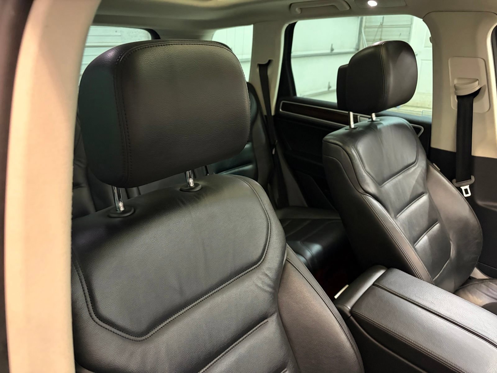 Used 2015 Volkswagen Touareg TDI AWD/4WD image 29