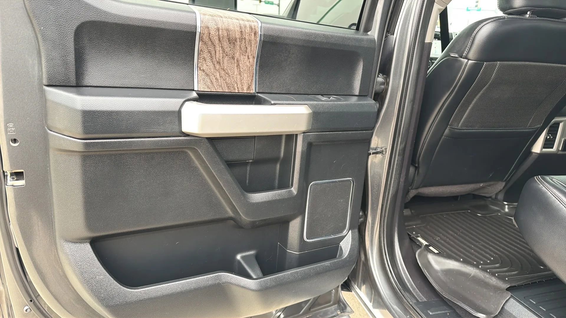 Used 2019 Ford F250 Lariat w/ Chrome Package image 53