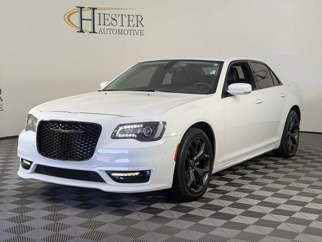 Used 2023 Chrysler 300 Touring L RWD image 4