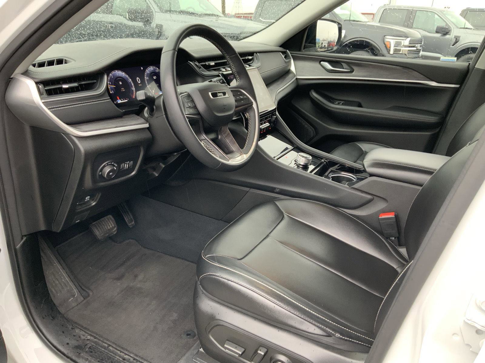 Used 2023 Jeep Grand Cherokee L Limited image 29