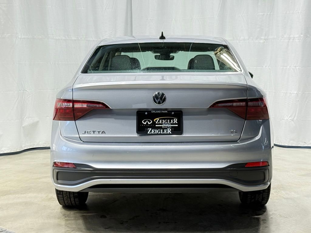 Used 2024 Volkswagen Jetta SE image 5