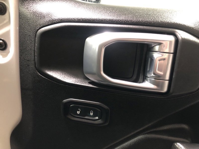 Used 2023 Jeep Gladiator Mojave w/ Cold Weather Group image 13