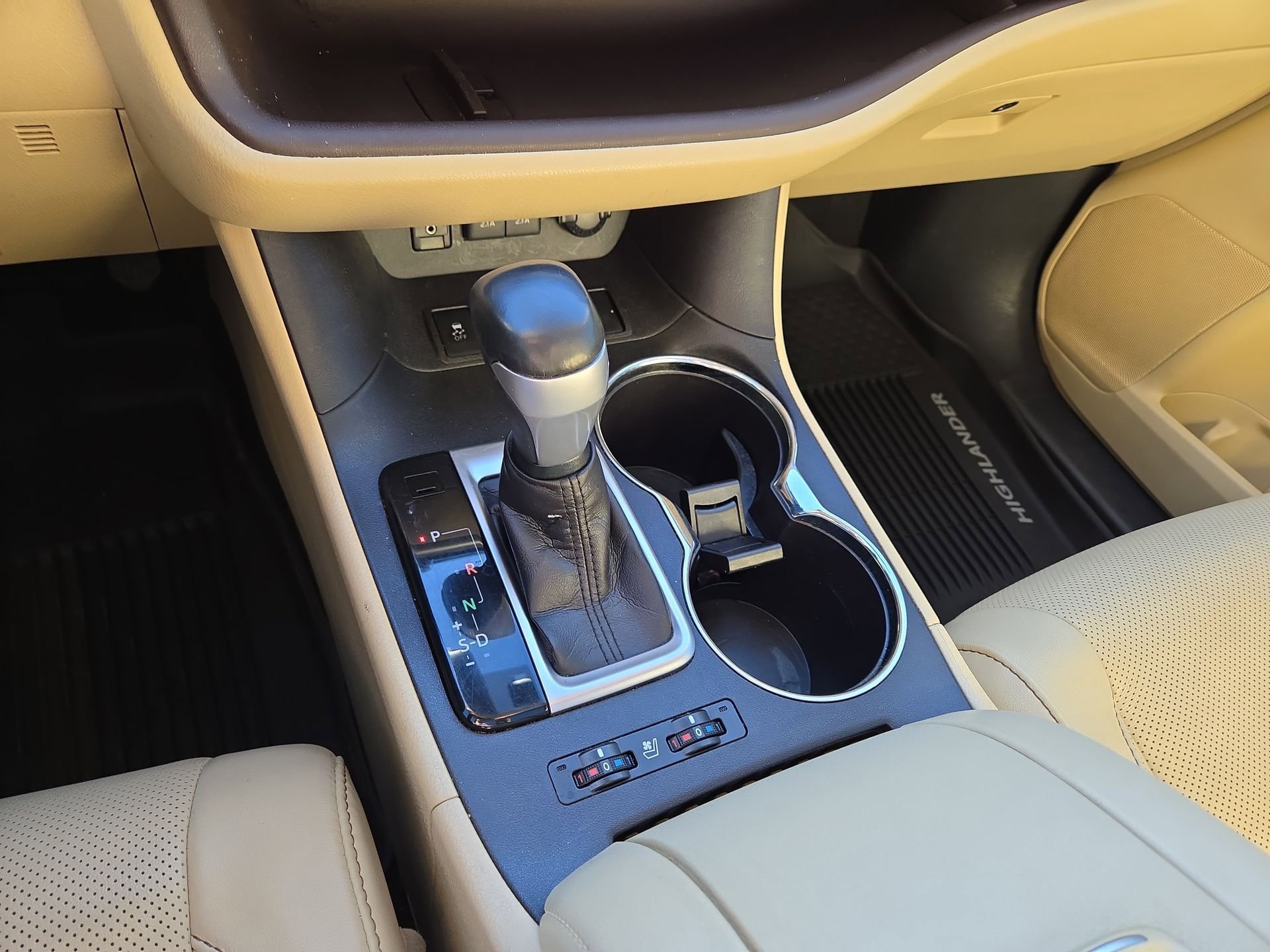 Used 2018 Toyota Highlander Limited Platinum w/ Carpet Mat Package (TMS) image 22