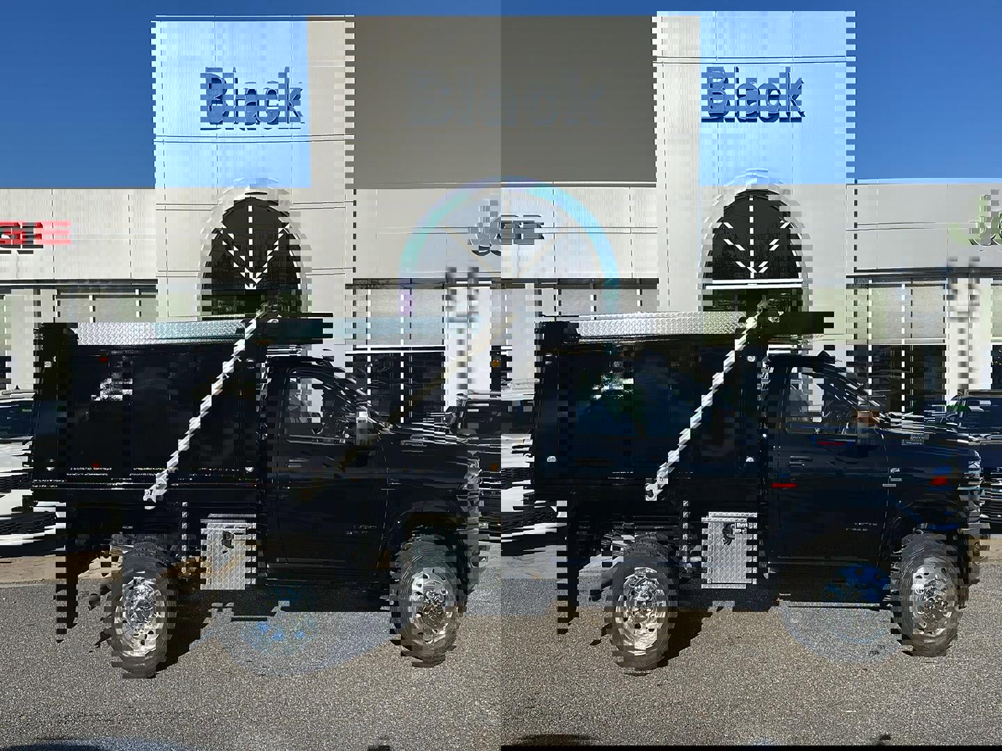 New 2026 RAM 5500 4x4 Regular Cab image 3