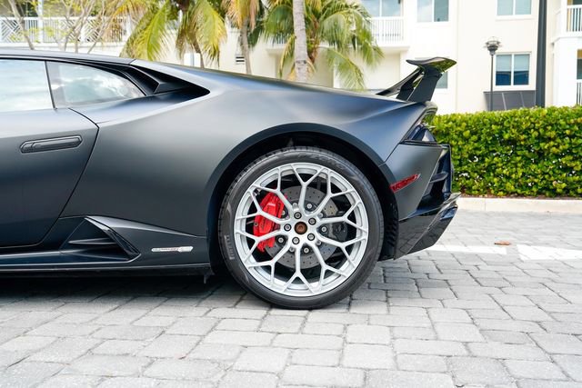 Used 2022 Lamborghini Huracan EVO image 16