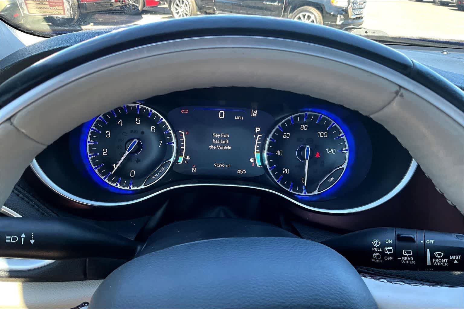 Used 2020 Chrysler Pacifica Limited image 18