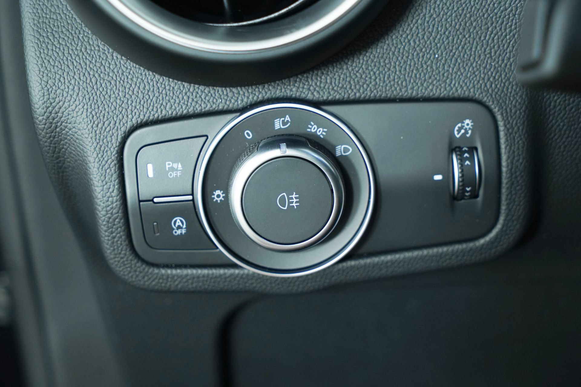 New 2025 Alfa Romeo Stelvio Sprint AWD/4WD image 24