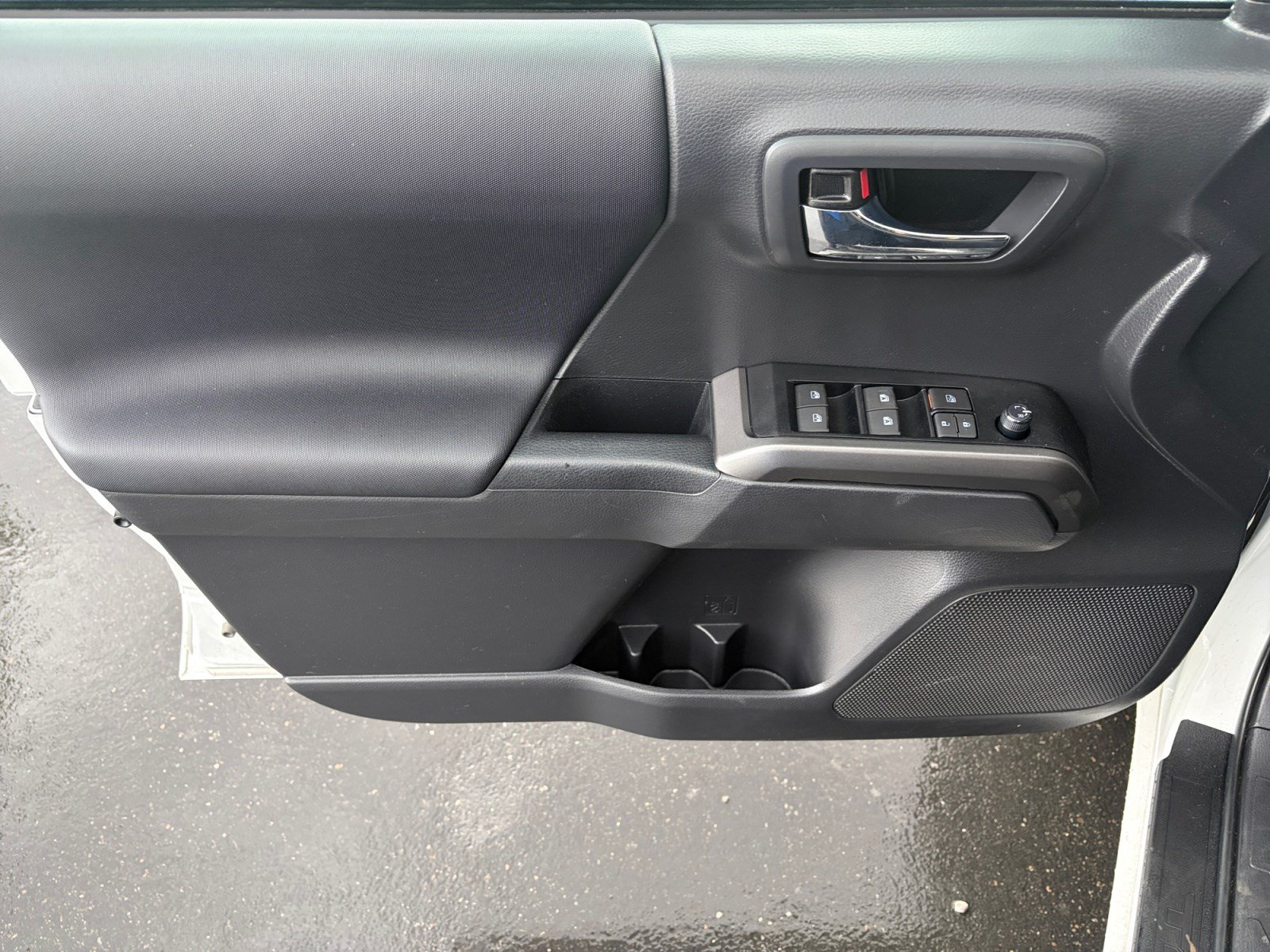 Used 2023 Toyota Tacoma TRD Off-Road w/ Technology Package AWD/4WD image 9
