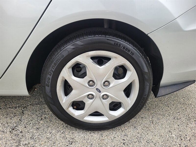 Used 2013 Ford Fiesta SE FWD image 28