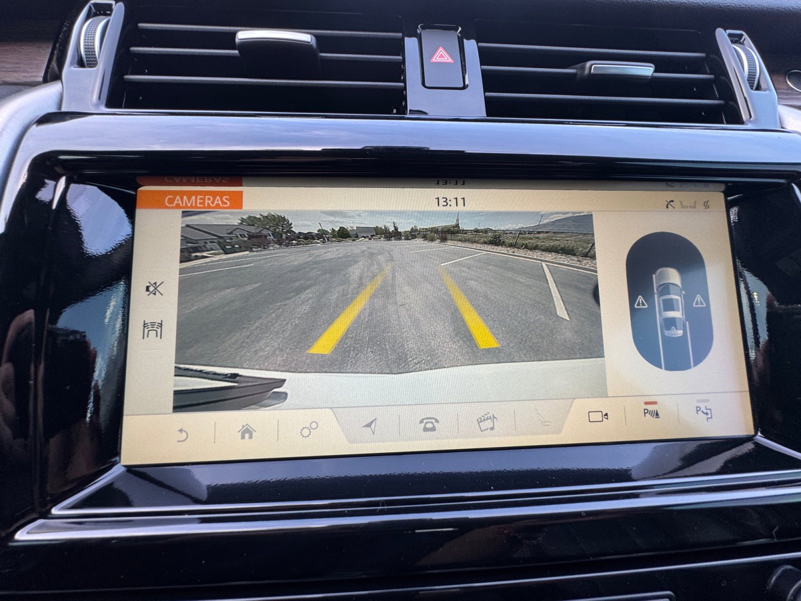 Used 2020 Land Rover Discovery HSE image 28