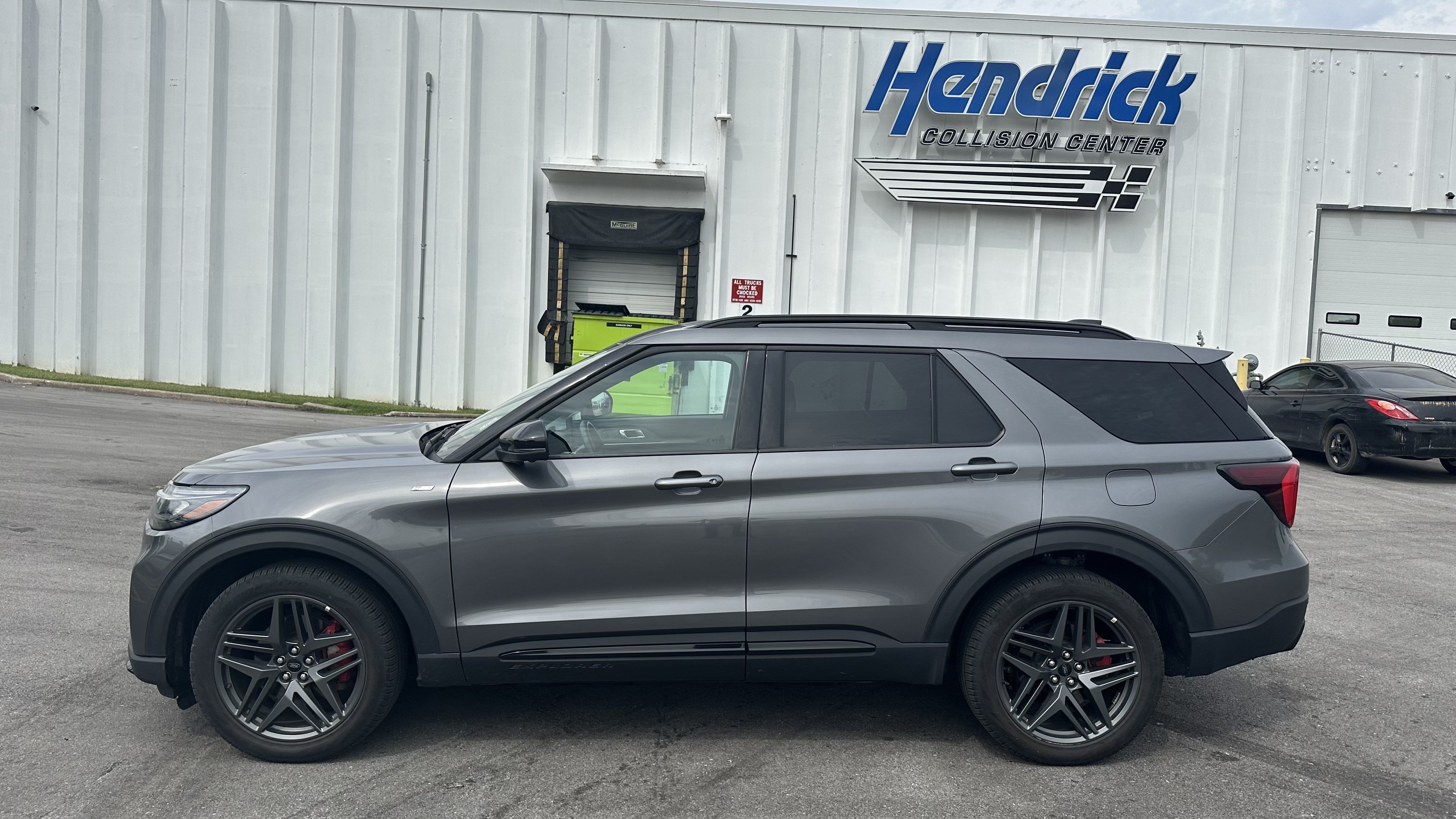 Used 2025 Ford Explorer ST-Line w/ ST-Line Street Pack AWD/4WD image 7