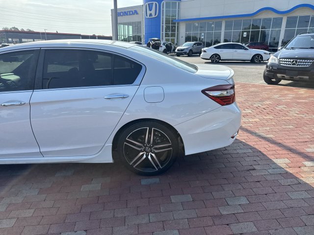 Used 2017 Honda Accord Sport Special Edition image 6