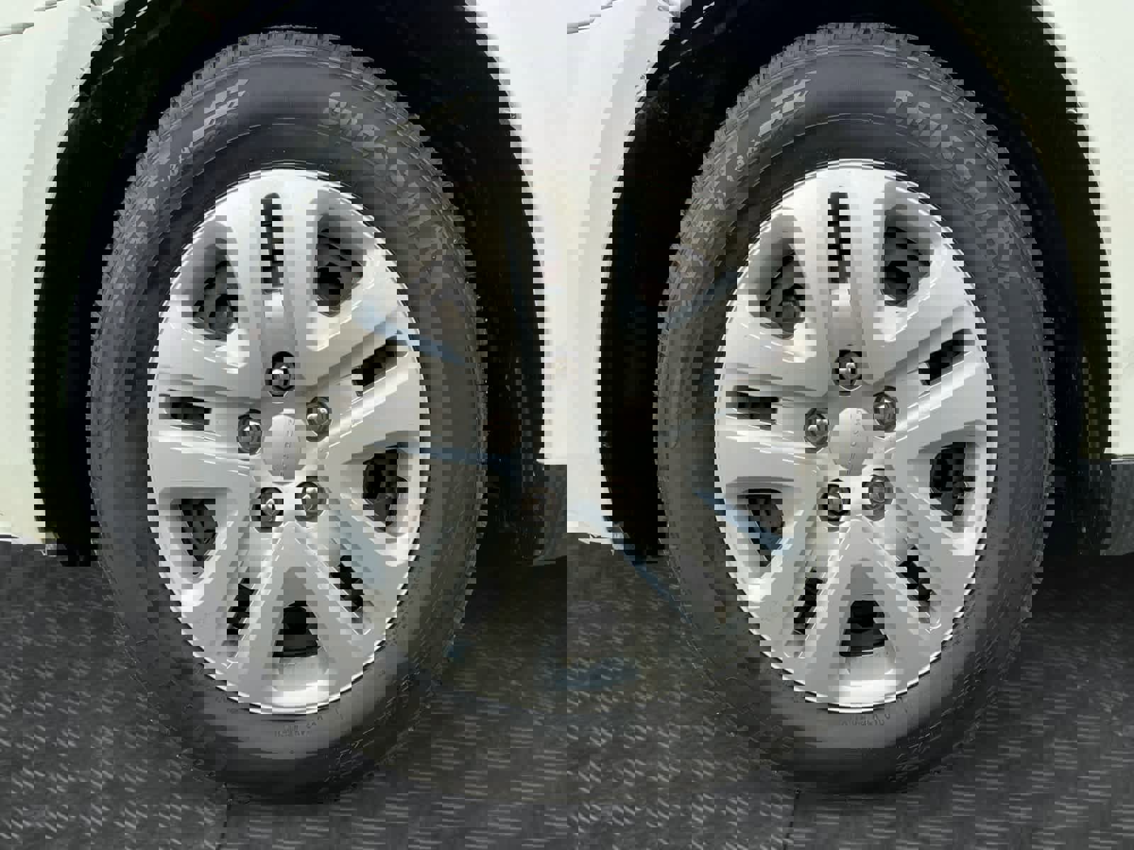 Used 2020 Dodge Journey SE w/ SE Popular Equipment Group image 14