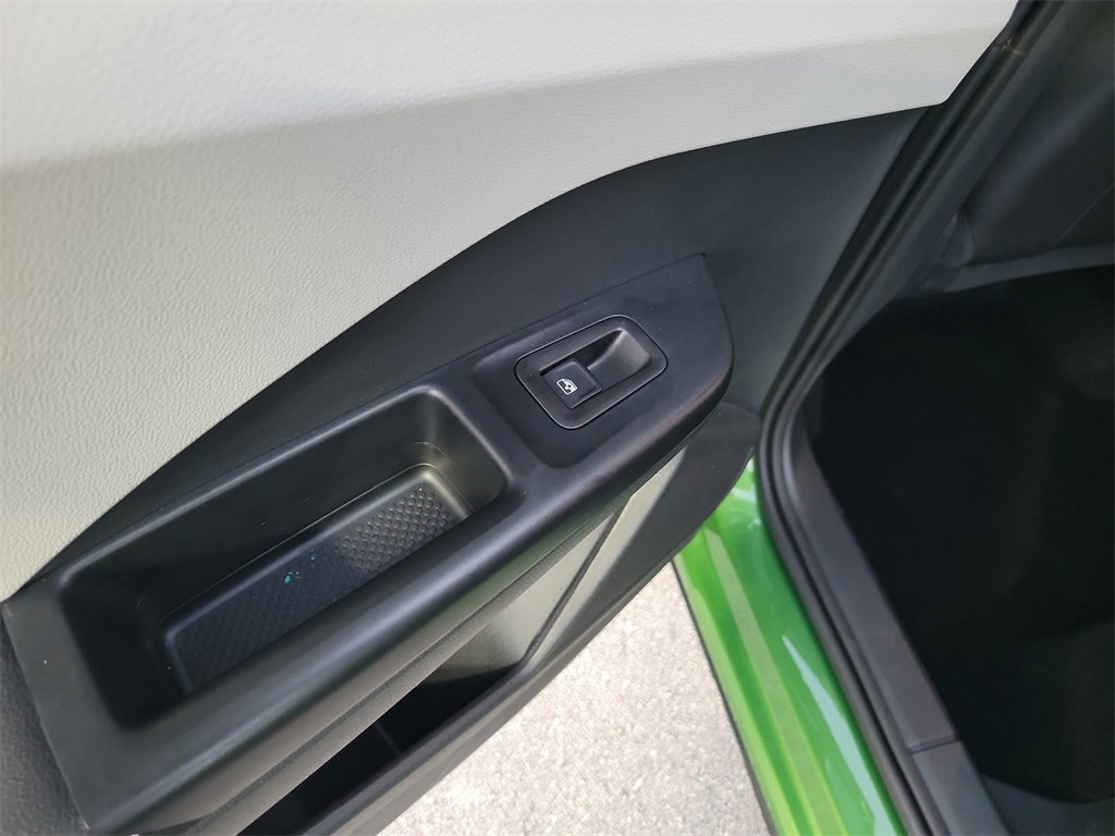 Used 2025 Volkswagen Taos SE w/ Black Wheel Package image 12