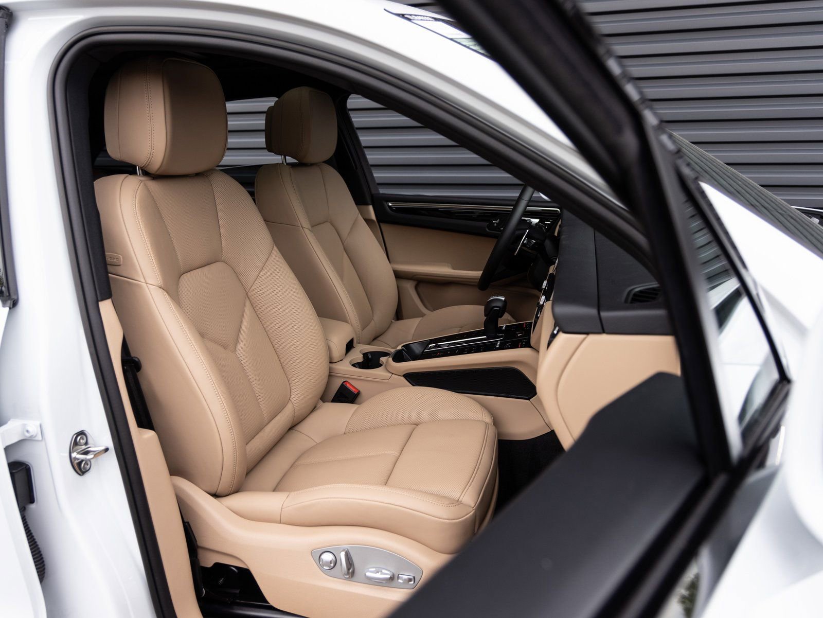 Certified 2026 Porsche Macan S image 32