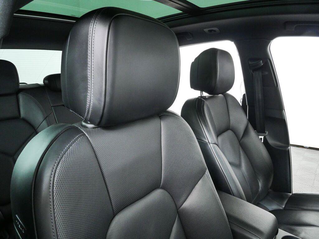 Used 2020 Porsche Macan S AWD/4WD image 25