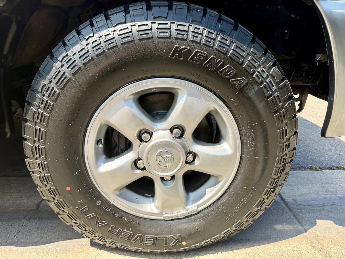 Used 2001 Toyota Land Cruiser w/ Convenience Pkg AWD/4WD image 21
