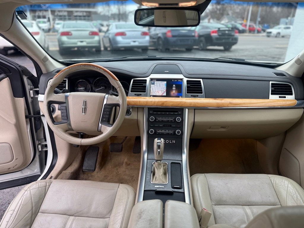 Used 2012 Lincoln MKS AWD image 9