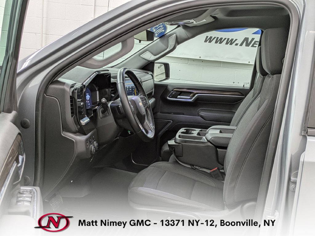 Used 2023 Chevrolet Silverado 1500 LT AWD/4WD image 4