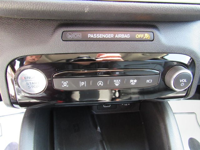 Used 2025 Ford Escape Platinum w/ Premium Technology Package AWD/4WD image 21