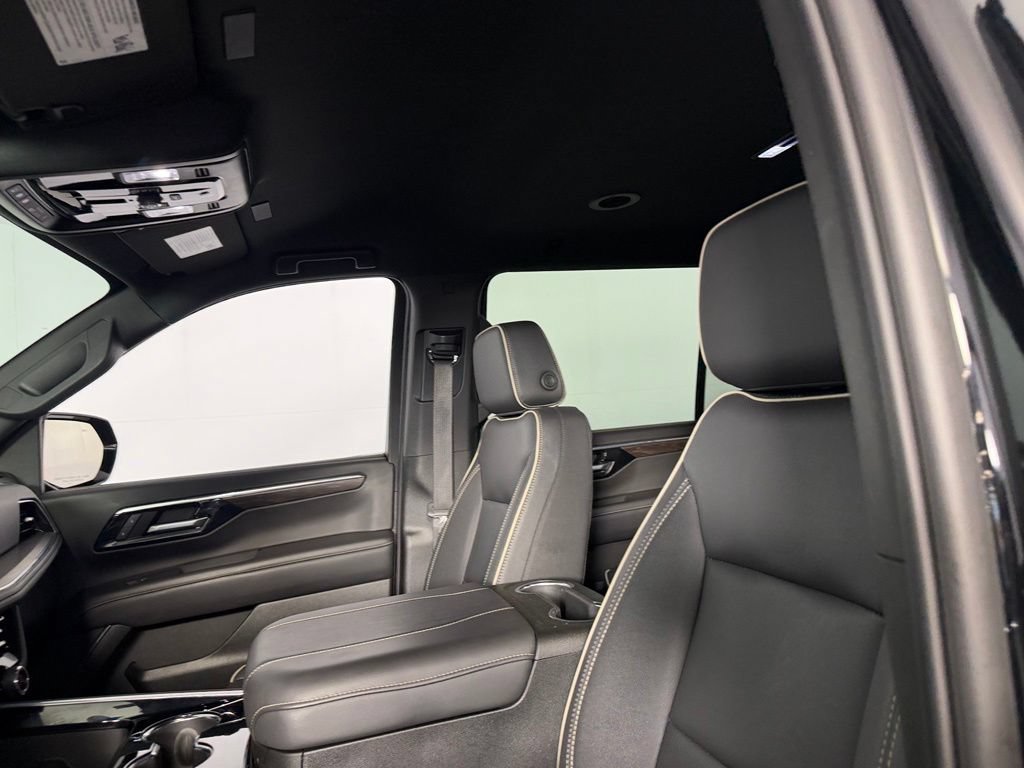 Used 2026 Chevrolet Suburban Premier AWD/4WD image 22