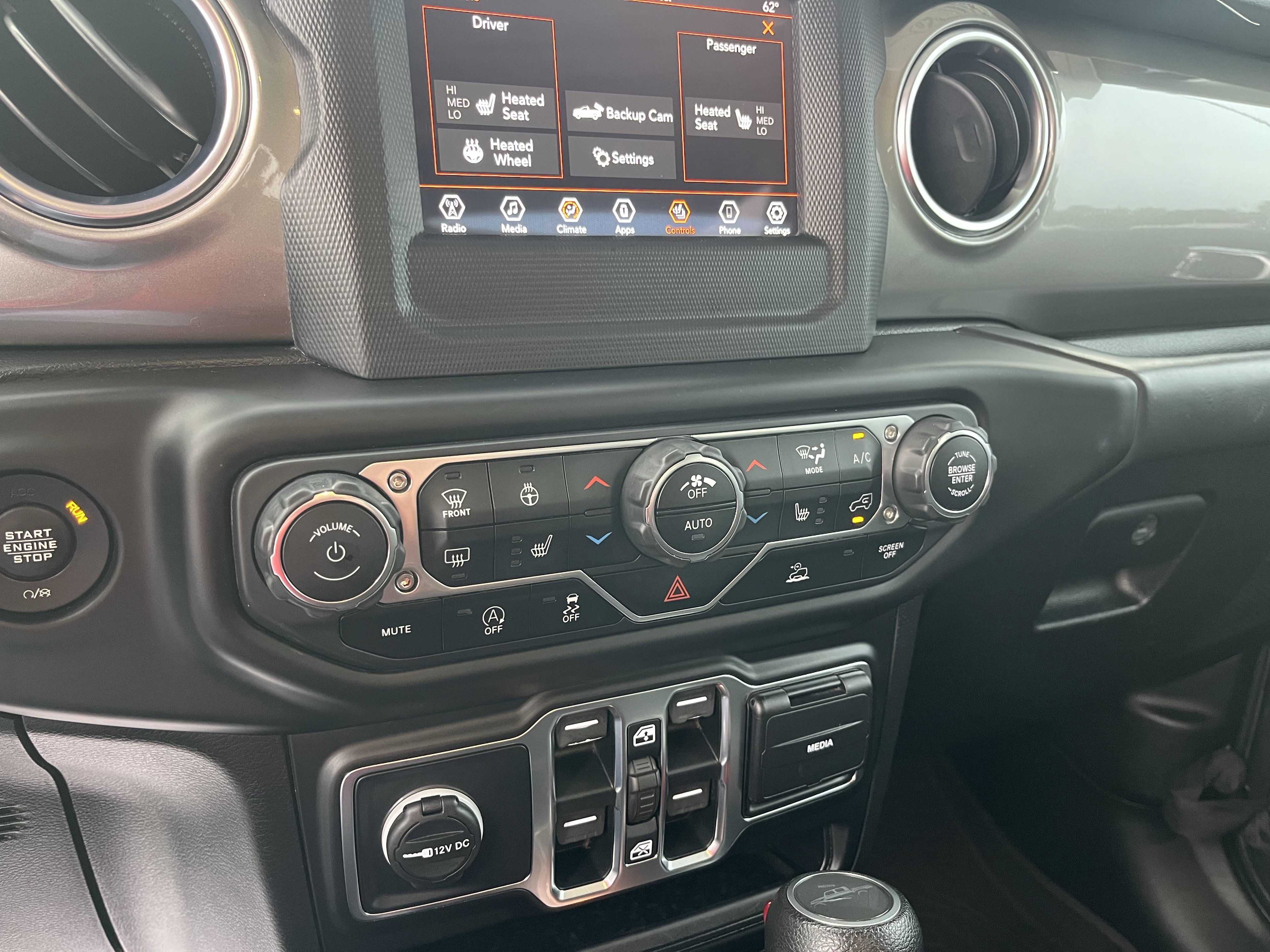Used 2020 Jeep Gladiator Overland w/ LED Lighting Group image 11