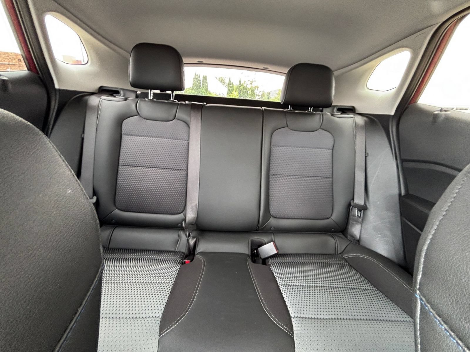 Used 2025 Chevrolet Trax LT FWD image 36