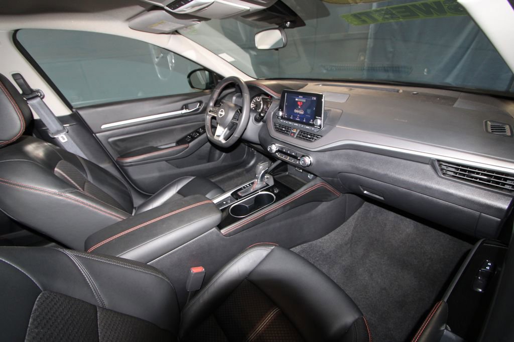 Used 2024 Nissan Altima 2.5 SR image 18