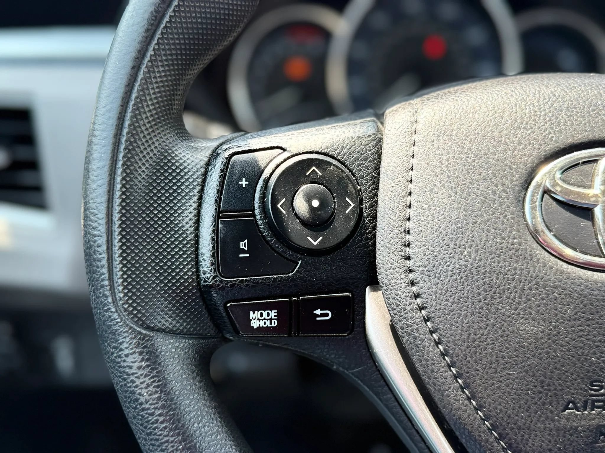 Used 2016 Toyota Corolla LE FWD image 28