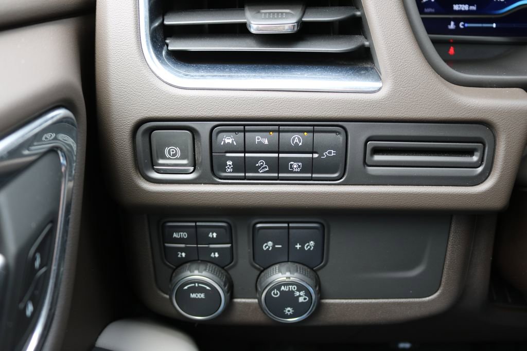 Used 2022 Chevrolet Tahoe Z71 w/ Luxury Package image 22