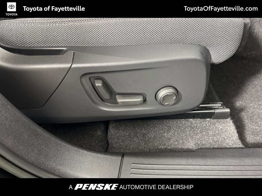 Used 2023 Volvo XC40 Recharge Plus image 8