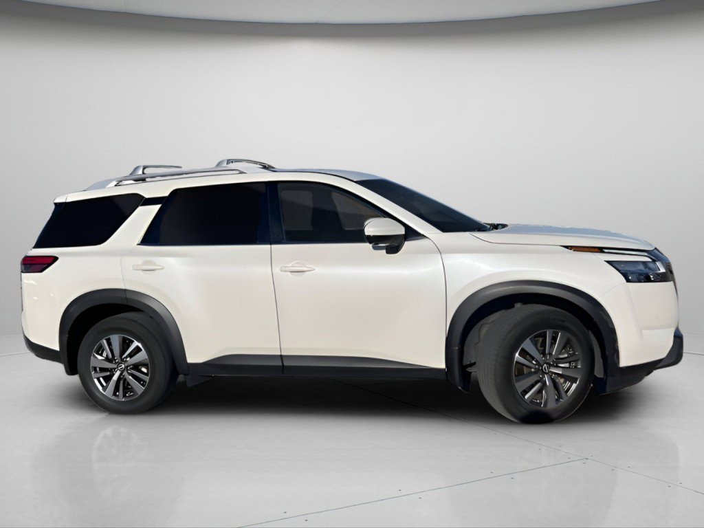 Used 2022 Nissan Pathfinder SL AWD/4WD image 4